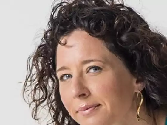 Shannon Paige,
Health & Wellness
Expert at سانس لیں، کھینچیں، اور بڑھو بنڈل